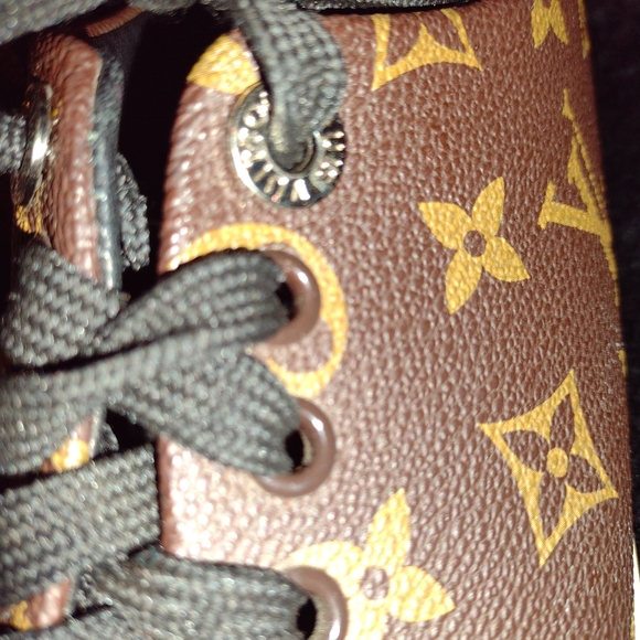 Tan /Brown Monogram Sneakers 38 women 8 - Picture 9 of 9